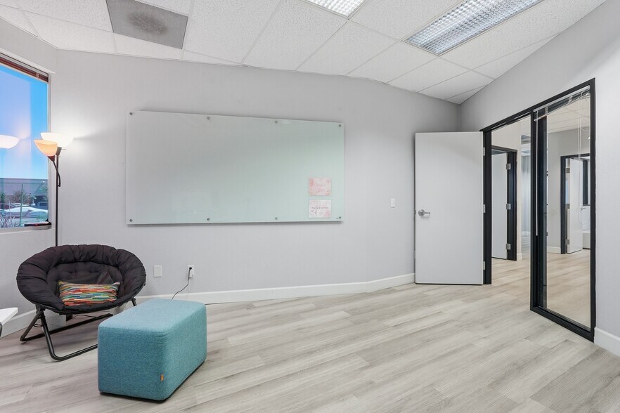 More Photos Of 3401 E Harbour Dr, Phoenix Light Manufacturing For Lease