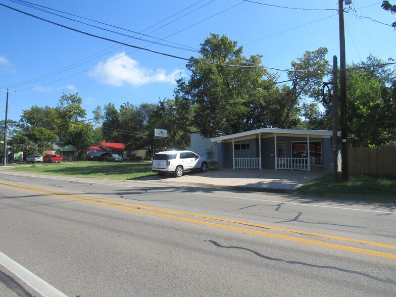 More Photos Of 1802 N Center St, Bonham Office For Sale