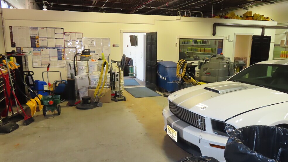 More Photos Of 108 Grant Ave, Plainfield Light Distribution For Lease