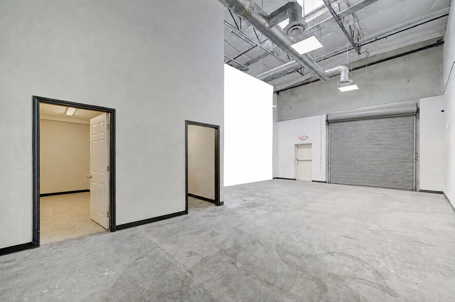 More Photos Of 3068 E Sunset Rd, Las Vegas Warehouse For Sale