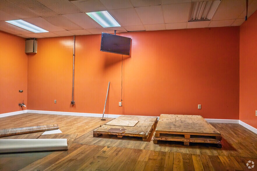 More Photos Of 211 W Cronly St, Laurinburg Office For Sale