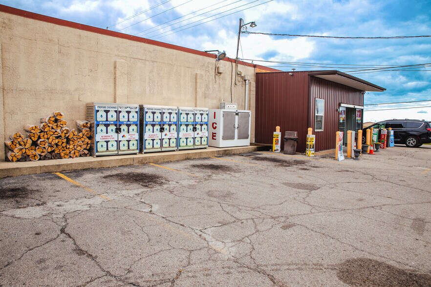 More Photos Of 9875 S Dixie Hwy, Erie Supermarket For Sale