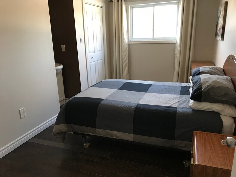 More Photos Of 2551 Petawawa Blvd, Petawawa Freestanding For Sale