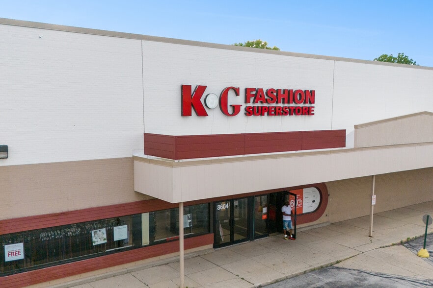 More Photos Of 8514-8564 W Brown Deer Rd, Milwaukee Unknown For Lease