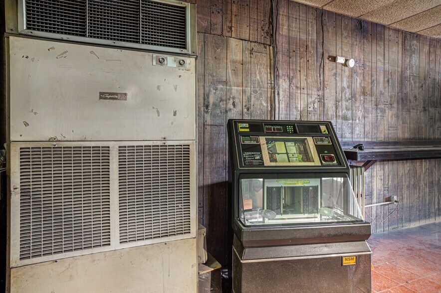 More Photos Of 604 W 151st St, East Chicago General Retail For Sale