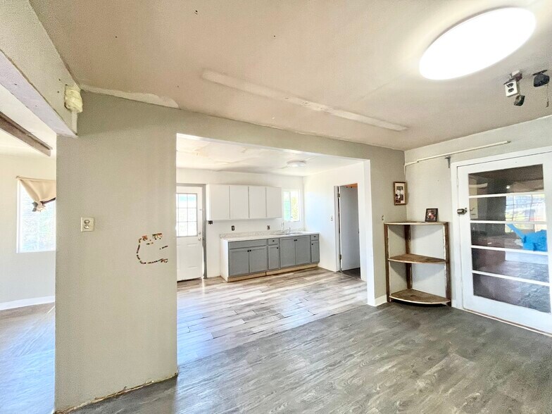 More Photos Of 2513 Connie Dr, Sacramento Freestanding For Sale