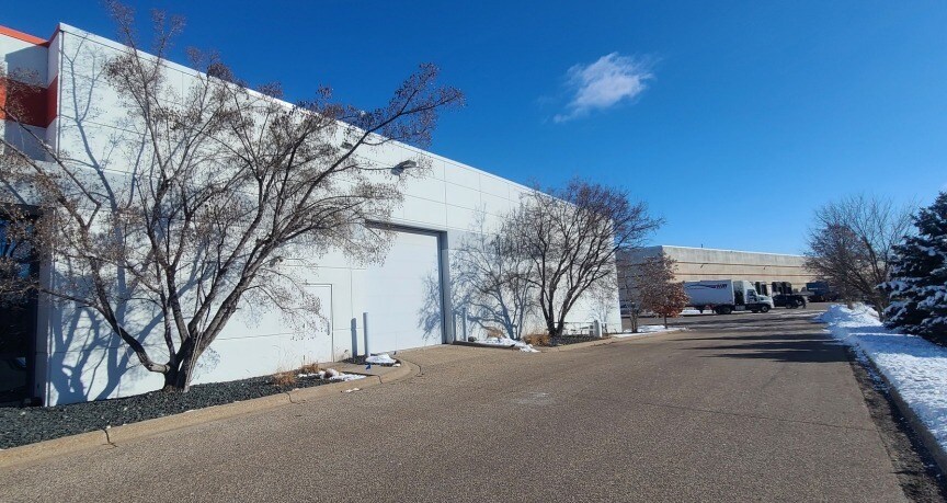 More Photos Of 2400 Pilot Knob Rd, Mendota Heights Light Manufacturing For Lease