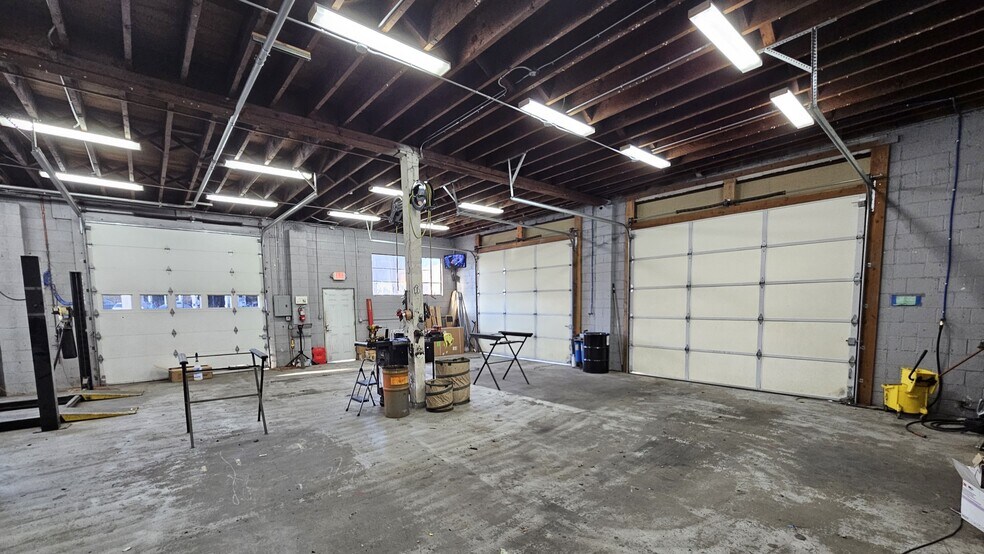 More Photos Of 1406 Tenant Way, Longview Freestanding For Lease