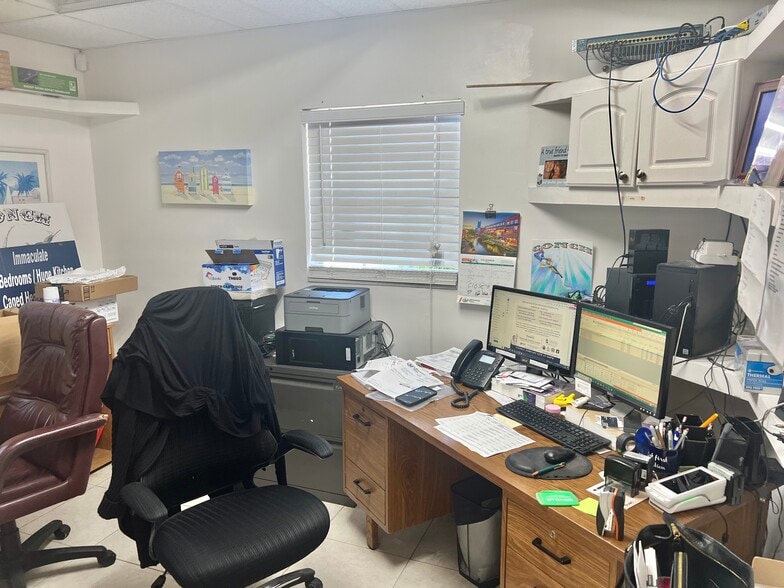 More Photos Of 5519 Hanley Rd, Tampa Storefront Retail Office For Sale