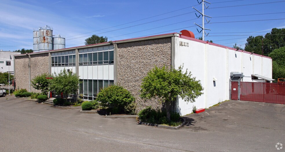More Photos Of 17300 W Valley Hwy, Tukwila Warehouse For Lease