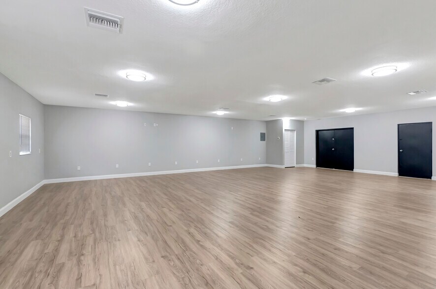 More Photos Of 6948 W Mohawk Ave, Tampa Office For Lease