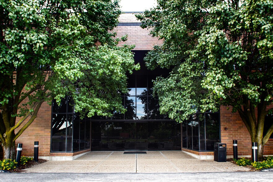 More Photos Of 15400 S Outer Forty, Chesterfield Office For Lease