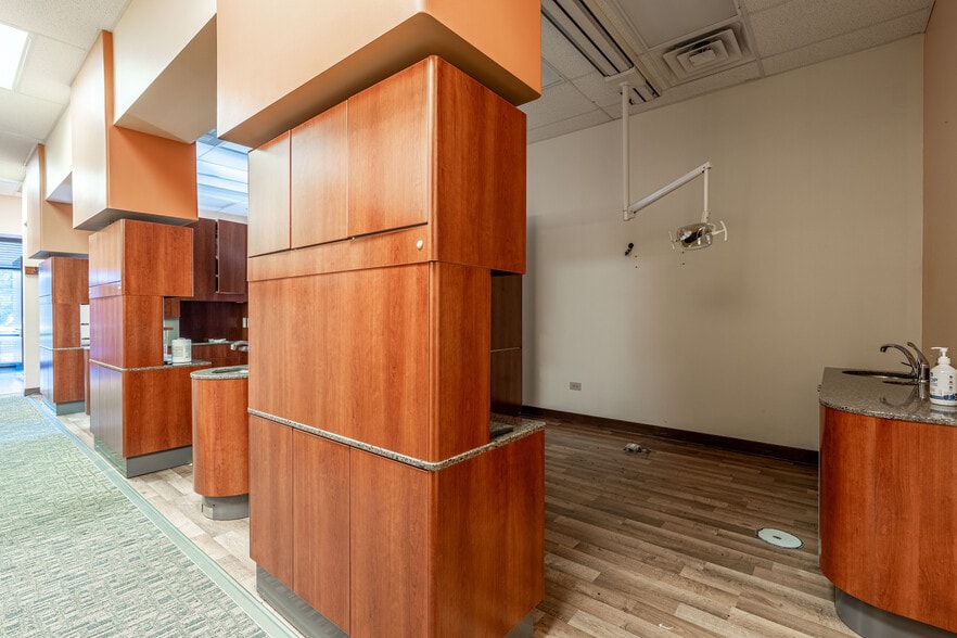 More Photos Of 644 Sheridan Rd, Winthrop Harbor Unknown For Lease