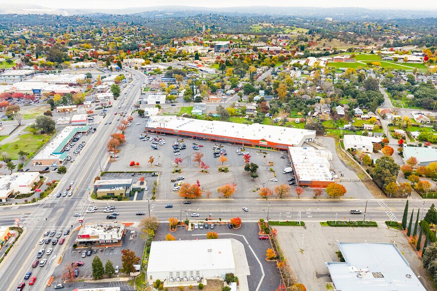 More Photos Of 1815-1985 Oro Dam Blvd E, Oroville Department Store For Sale