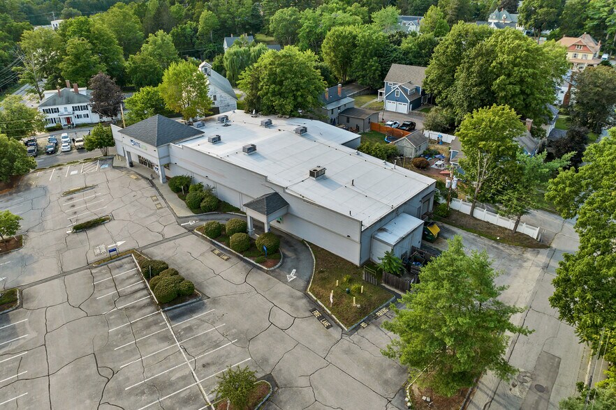 More Photos Of 15 Mont Vernon St, Milford Freestanding For Lease