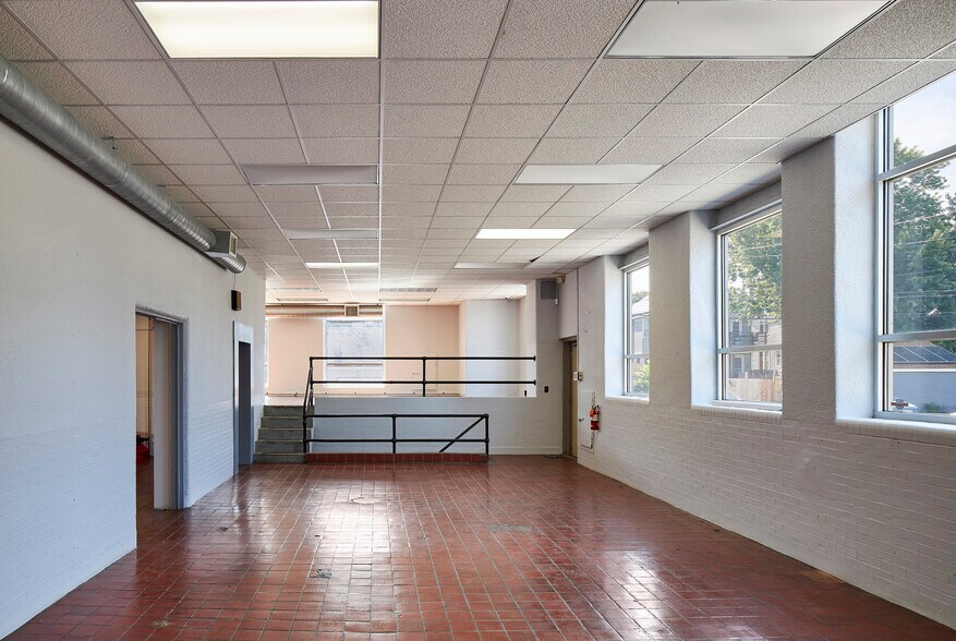 More Photos Of 2720-2728 S Lyndale Ave, Minneapolis Freestanding For Lease