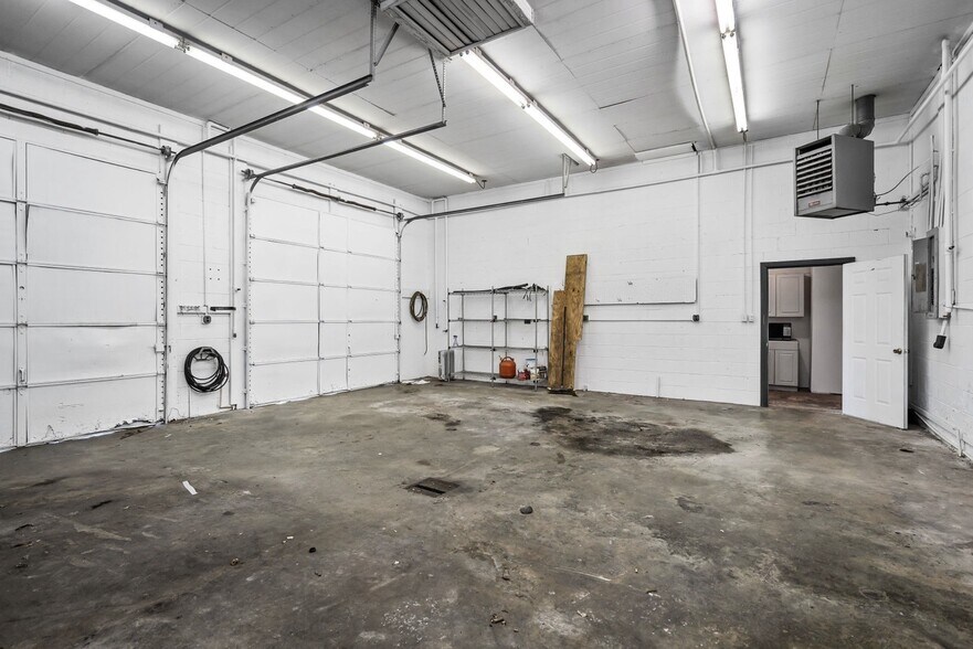 More Photos Of 119 Walling St, McMinnville Light Distribution For Sale