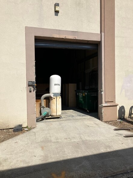 More Photos Of 958 Church St, Baldwin Warehouse For Lease