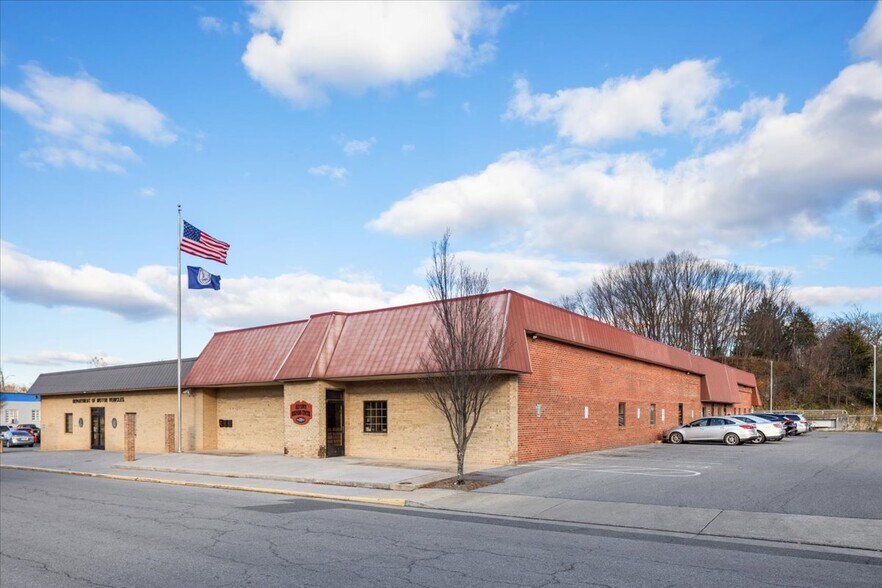 More Photos Of 11 Water St, Front Royal Loft Creative Space For Lease