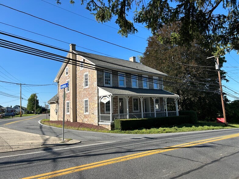 More Photos Of 879 Fritztown Rd, Sinking Spring Office For Sale
