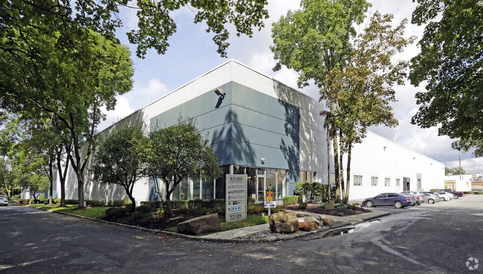 Primary Photo Of 17-09 Zink Pl, Fair Lawn Manufacturing For Sale