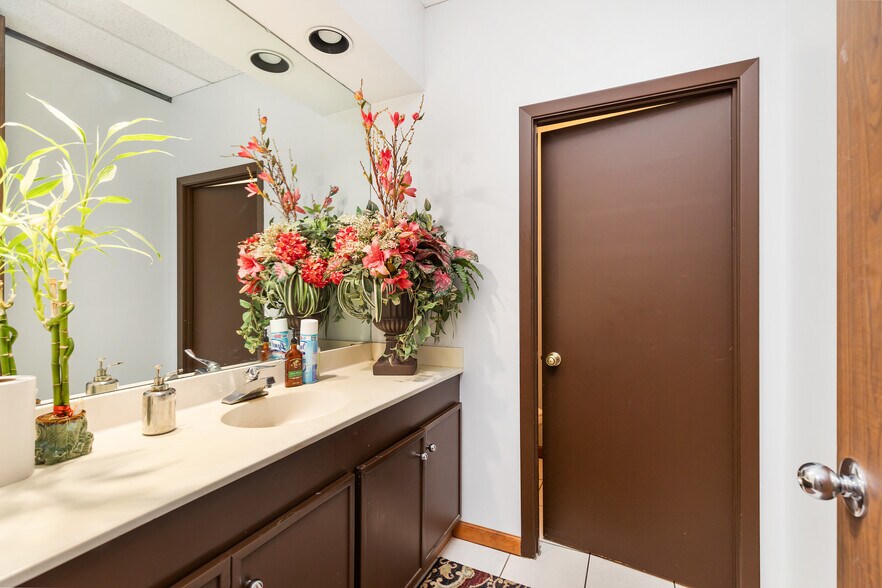 More Photos Of 14411 Cornerstone Village Dr, Houston Office For Sale