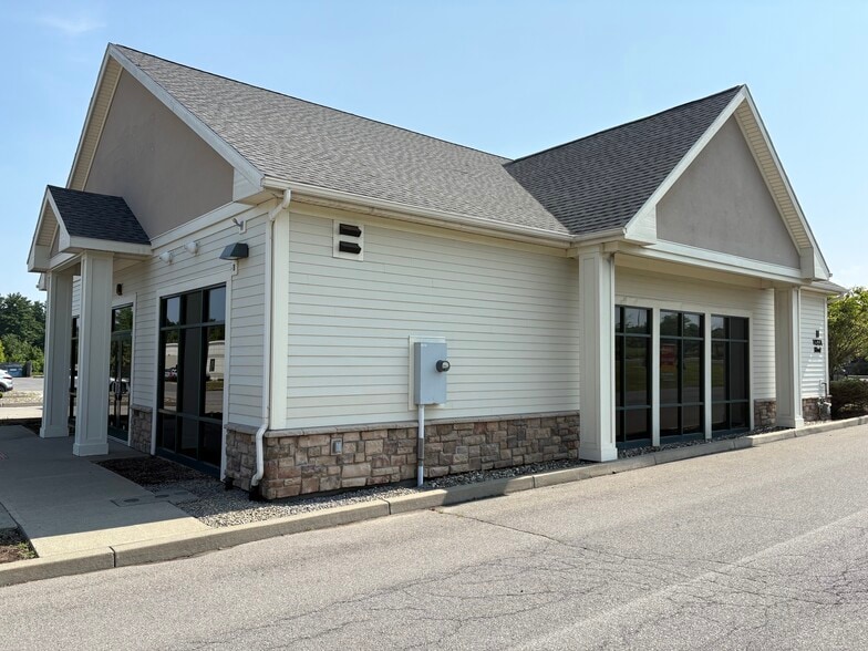 More Photos Of 11 Vista Blvd, Slingerlands Bank For Lease