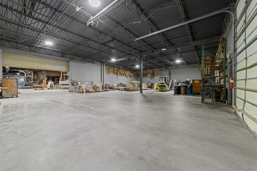 More Photos Of 1801 S University Pky, High Point Manufacturing For Sale