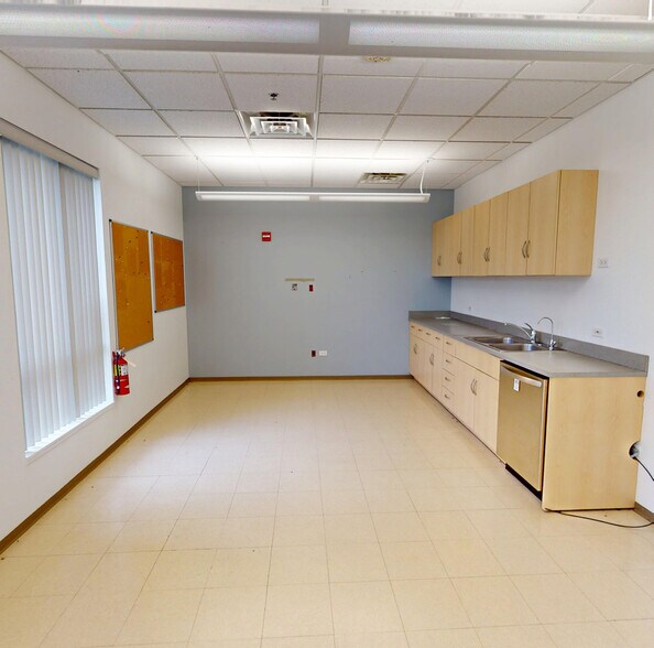 More Photos Of 22102 N Pepper Rd, Lake Barrington Distribution For Lease