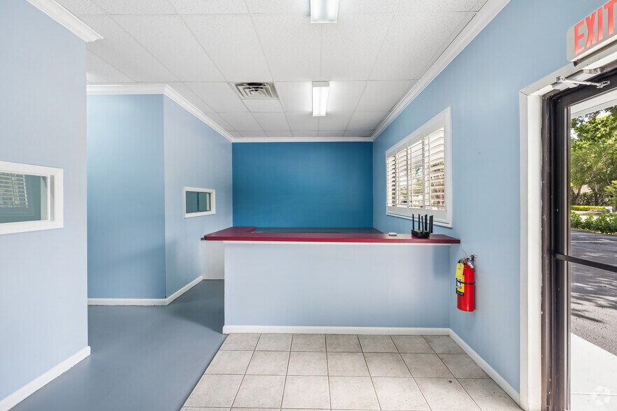 More Photos Of 4408 Corporate Sq, Naples Manufacturing For Sale