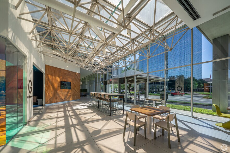 More Photos Of 12 Greenway Plz, Houston Coworking Space