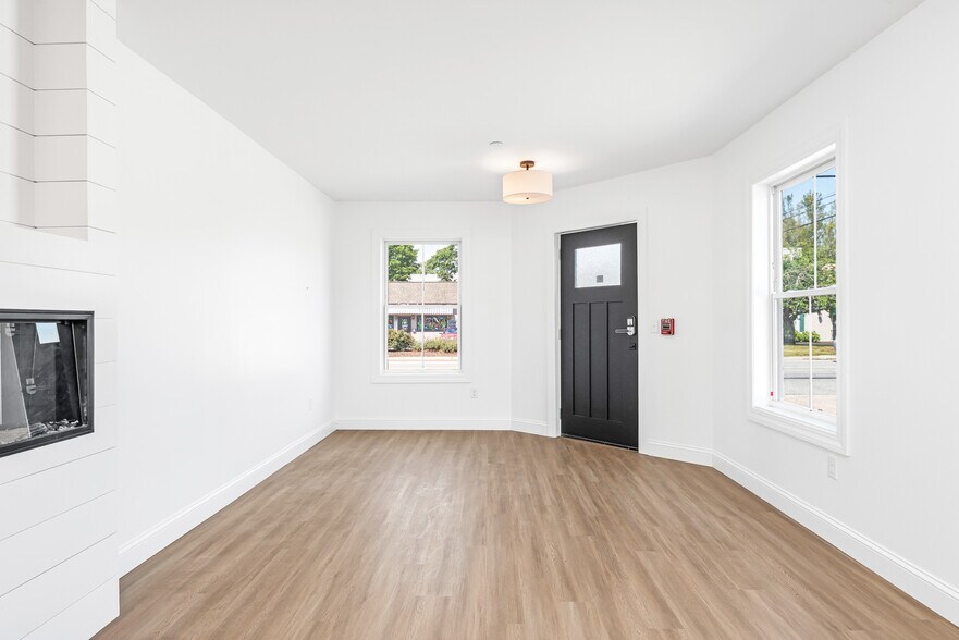 More Photos Of 44 Williams Ave, Mystic General Retail For Sale