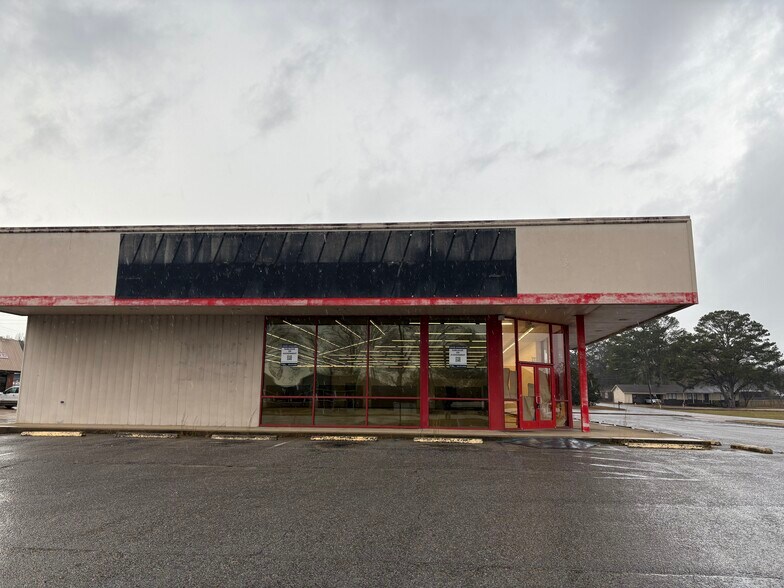 More Photos Of 2239 Temple Ave N, Fayette Freestanding For Lease