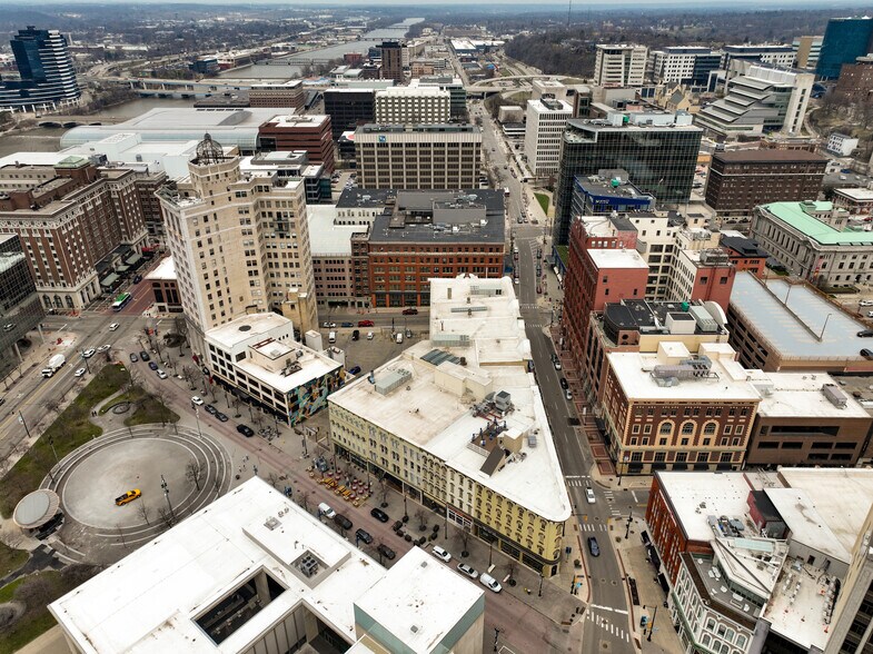 More Photos Of 100-110 Monroe Center St NW, Grand Rapids Office For Sale