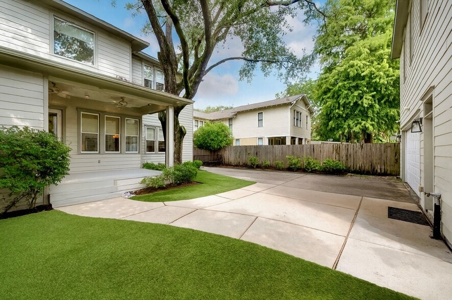 More Photos Of 1226 Heights Blvd, Houston Office For Sale