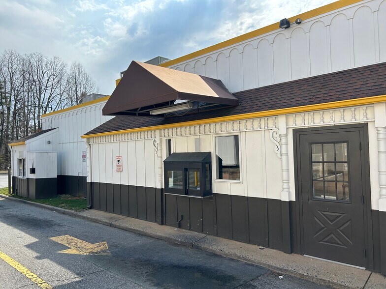 More Photos Of 1121 Memorial Blvd S, Martinsville Fast Food For Sale