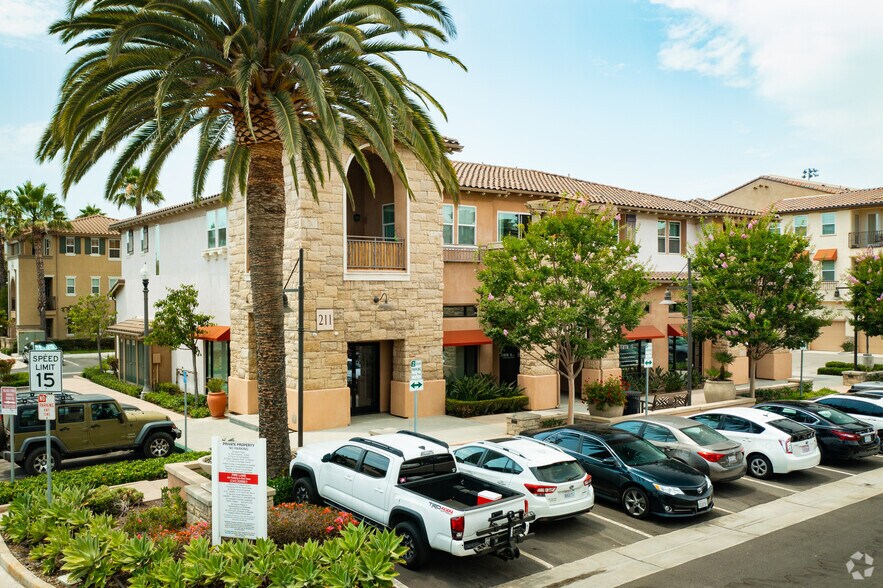 Primary Photo Of 211 Village Commons Blvd, Camarillo Storefront Retail Residential For Lease