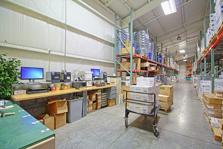 More Photos Of 12180 Metro Pky, Fort Myers Distribution For Lease