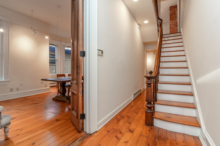 More Photos Of 24 N Main St, Lambertville Office For Sale