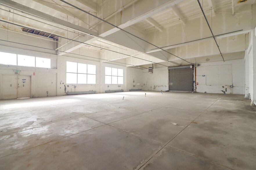 More Photos Of 1722 15th St, Oakland Warehouse For Lease