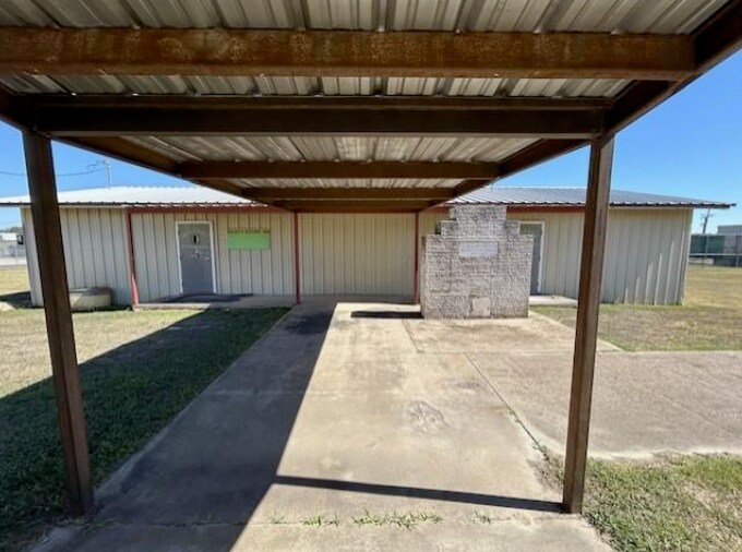 More Photos Of 301 2nd St, Meridian Specialty For Sale