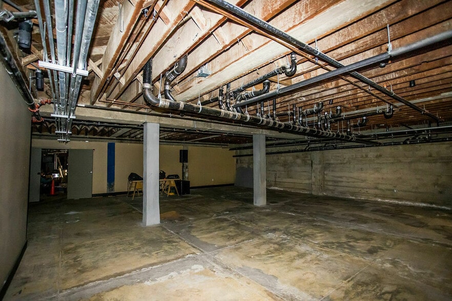 More Photos Of 1716 Broadway, Oakland Storefront For Sale