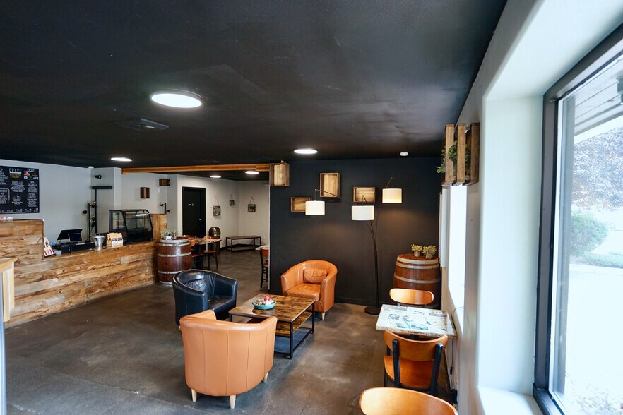More Photos Of 108 W Fremont Ave, Selah Bank For Sale