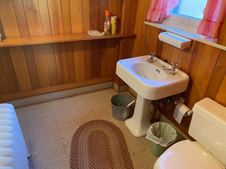 More Photos Of 201 N Main St, Nazareth Office For Lease