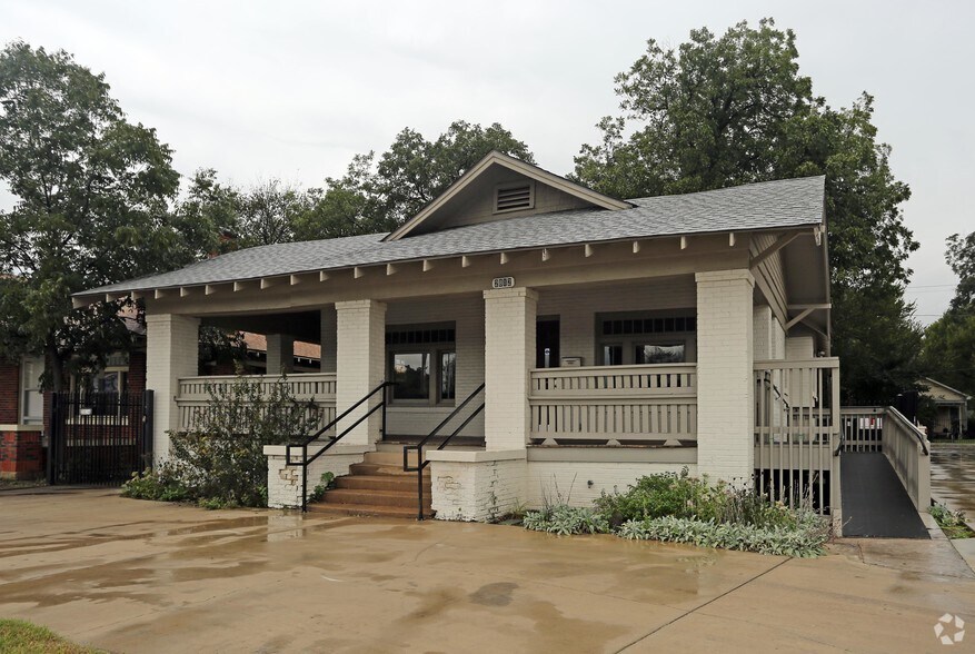 Primary Photo Of 2812 Hemphill St, Fort Worth Office For Sale