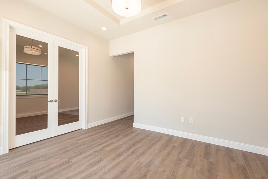 More Photos Of 2601 Little Elm Pkwy, Little Elm Office For Lease