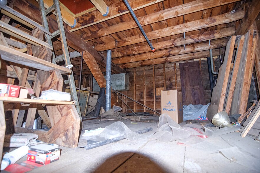 More Photos Of 8-10 E Hoosac St, Adams Restaurant For Lease