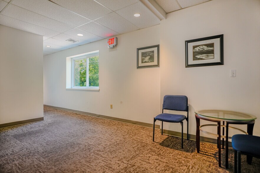 More Photos Of 35 Research Pky, Old Saybrook Light Manufacturing For Sale