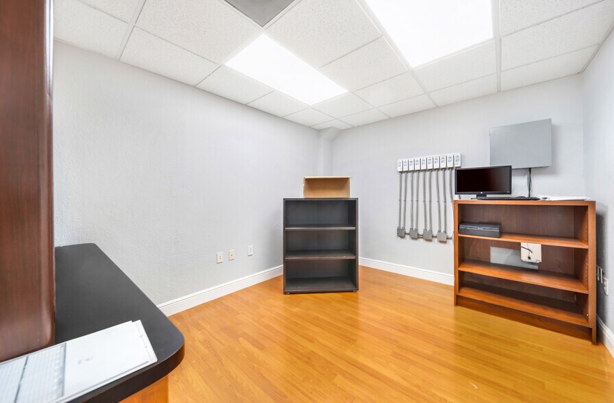 More Photos Of 7901-8195 NW 67th St, Miami Warehouse For Lease