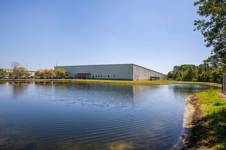 More Photos Of 4055 Deerpark Blvd S, Elkton Warehouse For Lease